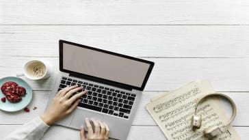 4 Ways Guest Posting Can Help Grow Your Online Audience