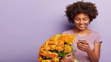 Make Your Girlfriend By Presenting These Women’s Day Gifts
