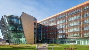 Top 10 reasons to choose De Montfort University