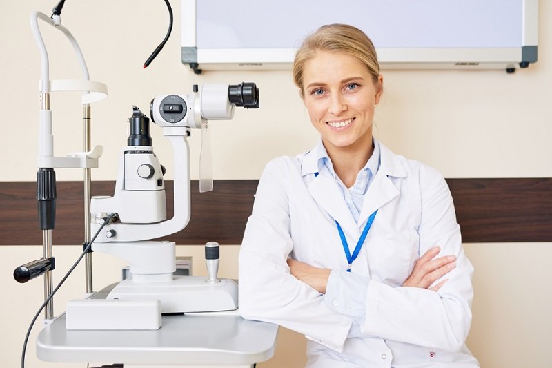 How To Choose The Best Optometrist In Your Area PArasteh Blogger   Professional Optometrist 