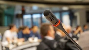 Why You Should Use Wireless Microphones in Your Events