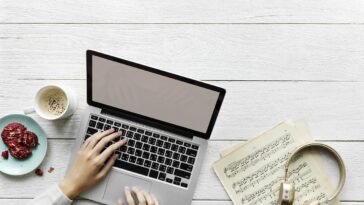 4 Ways Guest Posting Can Help Grow Your Online Audience