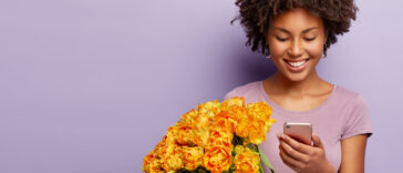 Make Your Girlfriend By Presenting These Women’s Day Gifts