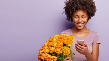 Make Your Girlfriend By Presenting These Women’s Day Gifts