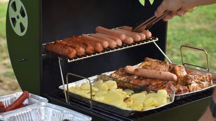 7 Tips to Host a Backyard BBQ Party